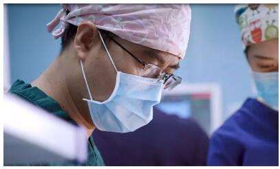 董新医生擅长风格是什么？案例展示和个人简介