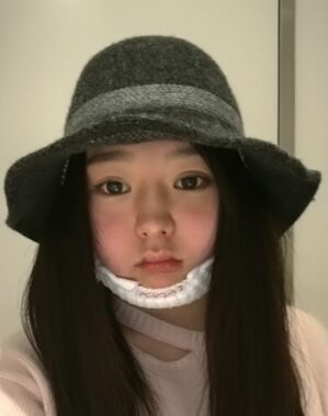 傲娇女王秒变小绵羊,全是靠这v脸撑起来的