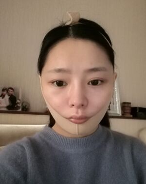 傲娇女王秒变小绵羊,全是靠这v脸撑起来的