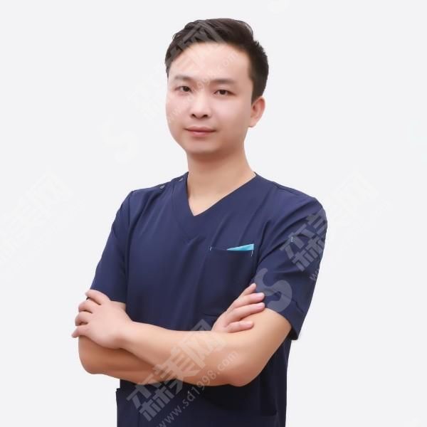 贾亮医生.jpg