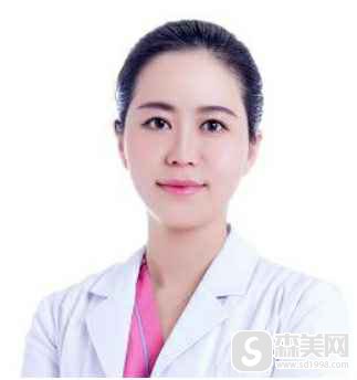 隆胸去哪里?成都蓉雅美容医院就行!隆胸案例分享,附隆胸对比图