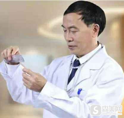 隆胸去哪里?成都蓉雅美容医院就行!隆胸案例分享,附隆胸对比图