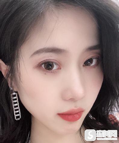 根据明星苏怡贤整容前后照片,找到了中日友好做了眼睛