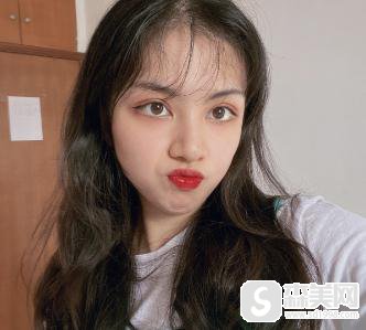 看完了明星贾青整容的照片，找到了杭州格莱美进行双眼皮手术