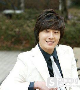 根据明星丁一宇整容前后对比照,找到了福州华美进行隆鼻