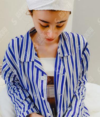三甲医院美容科哪家较靠谱?八大处整形医院假体隆胸做的可以吗?价格表+术后果图