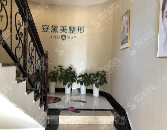 张侠医生是做什么项目的?所在医院靠谱嘛?案例果真实自然吗?一起来看看该良心医生吧!