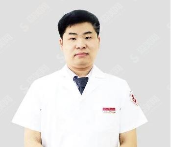 口腔医院是较为靠谱的医院,牙齿种植手术案例就能明X看出种植果好不好!